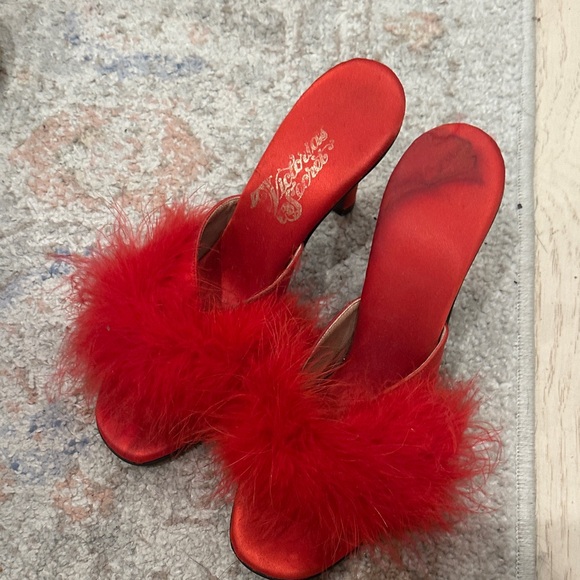 Vintage Victoria's Secret Red Feathered Heels - Picture 1 of 4